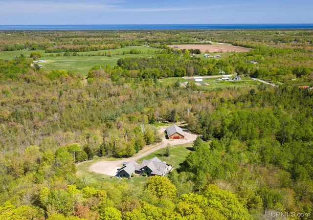 Homes for sale in Marquette, MI | 330 Little Lake Rd, Marquette, MI 49855 | MLS# 50204543