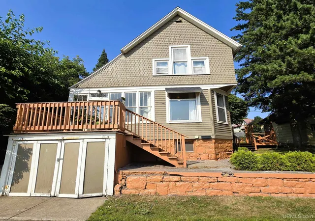 Photo 1 of Single family home for sale at 1027 S Lincoln Dr, Hancock, MI 49930 | MLS# 50218376 | Listing updated on 2026-09-04