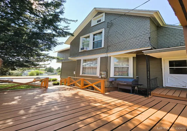 Photo 3 of Single family home for sale at 1027 S Lincoln Dr, Hancock, MI 49930 | MLS# 50218376 | Listing updated on 2026-09-04