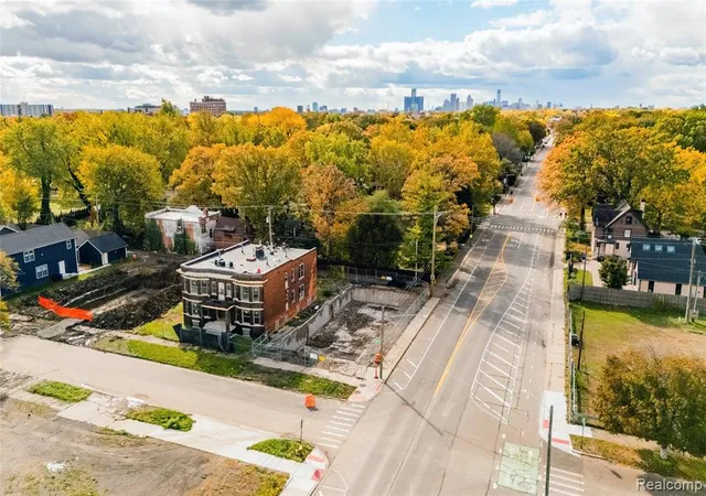 1st image of 8646 Kercheval St, Detroit, MI 48214 | MLS# 60953302