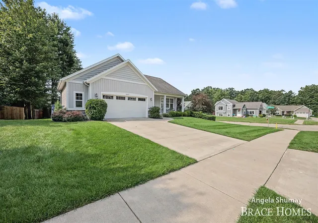 Photo 3 of Sale Pending at 2637 Stockwood Dr, Grand Rapids, MI 49505 | MLS# 70552086 | Listing updated on 2026-08-17