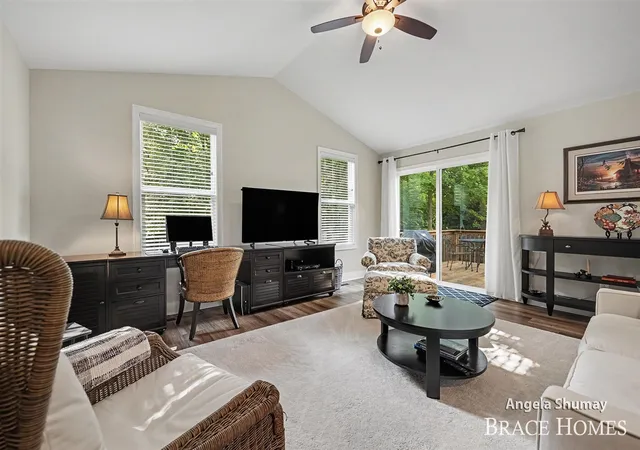 Photo 3 of Sale Pending at 2637 Stockwood Dr, Grand Rapids, MI 49505 | MLS# 70552086 | Listing updated on 2026-08-17