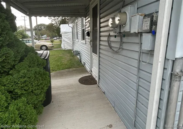 Photo 3 of Single family home for sale at 33809 Calumet Ct, Westland, MI 48186 4605 | MLS# 61025412 | Listing updated on 2026-08-29