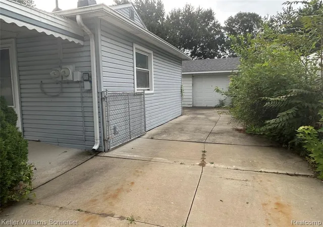 Photo 3 of Single family home for sale at 33809 Calumet Ct, Westland, MI 48186 4605 | MLS# 61025412 | Listing updated on 2026-08-29