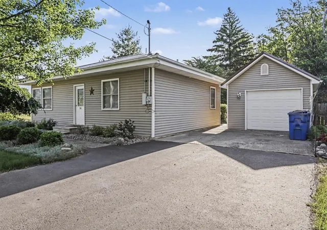 4th image of 301 Pepperidge Ln, Battle Creek, MI 49015 | MLS# 70539105