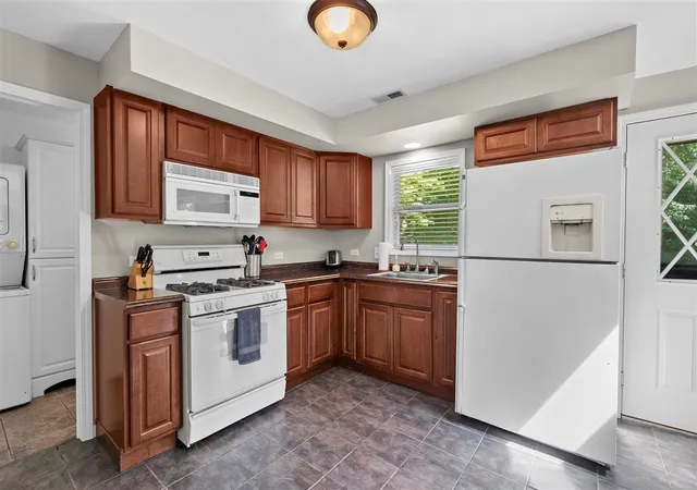5th image of 32851 Lake Dr, Lawton, MI 49065 | MLS# 70538587