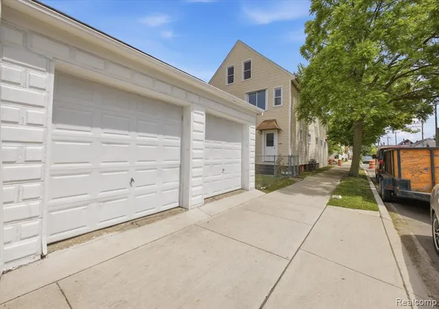 Homes for sale in Hamtramck, MI | 2601 Belmont St, Hamtramck, MI 48212 | MLS# 61007160