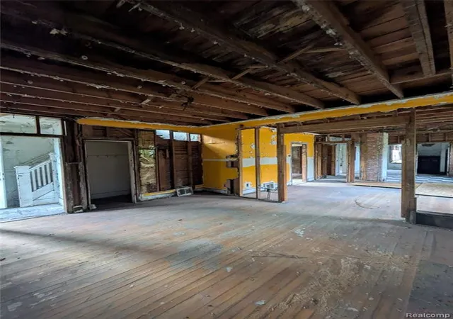 Listing Photo 5 - Condo for sale in building located at 1421 Blaine St, Detroit, MI 48206