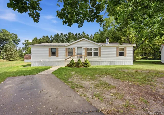 Photo 2 of Manufactured home for sale at 4613 Butternut, Clarkston, MI 48348 | MLS# 61025729 | Listing updated on 2026-09-01