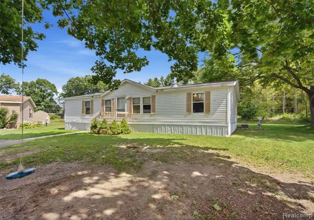 Photo 3 of Manufactured home for sale at 4613 Butternut, Clarkston, MI 48348 | MLS# 61025729 | Listing updated on 2026-09-01
