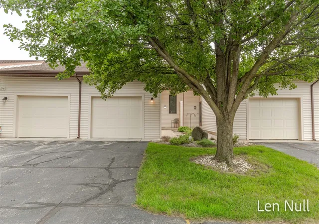 1st image of 2742 Stonebluff Dr, Wyoming, MI 49519 | MLS# 70551144