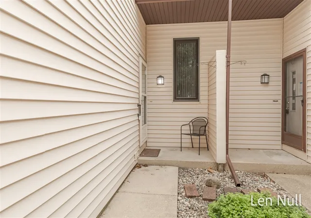 3rd image of 2742 Stonebluff Dr, Wyoming, MI 49519 | MLS# 70551144