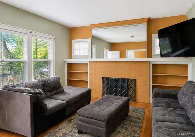 Photo 3 of Single family home for sale at 154 Moss St, Highland Park, MI 48203 | MLS# 61018601 | Listing updated on 2026-08-26