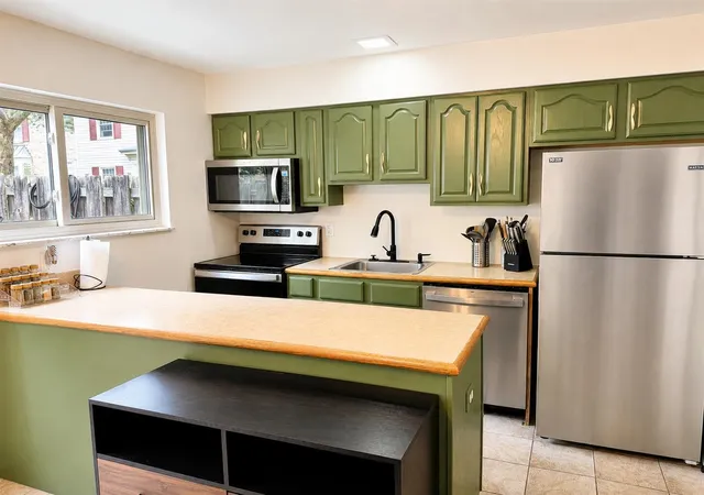 Photo 3 of Condo for sale at 2468 Abbington Dr, Grand Rapids, MI 49506 | MLS# 70551727 | Listing updated on 2026-09-11