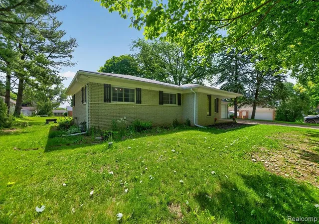Photo 4 of Single Family Residence at 64400 Tipperary Dr, Washington, MI 48095 | MLS# 60996756 | | Sold on 2026-07-07