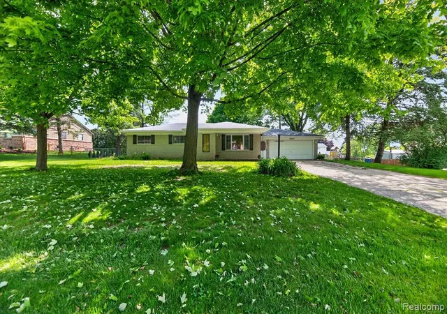 Photo 5 of Single Family Residence at 64400 Tipperary Dr, Washington, MI 48095 | MLS# 60996756 | | Sold on 2026-07-07