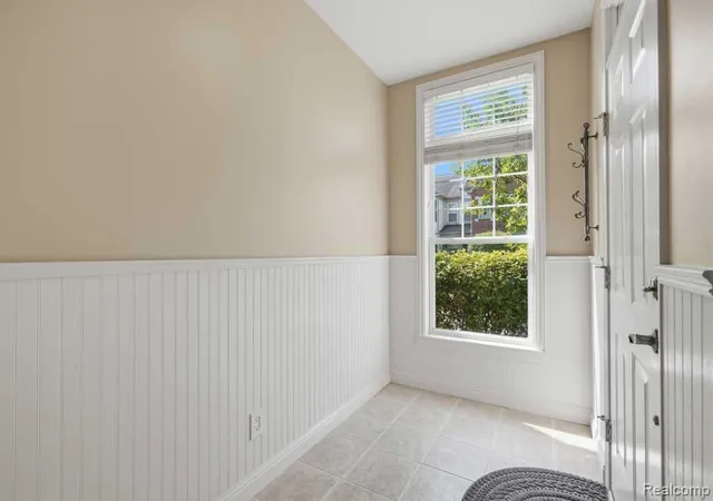 Listing Photo 3 - Condo for sale in building located at 3262 Johanna Ware, Wixom, MI 48393