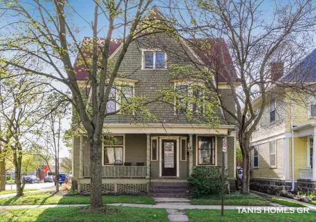 Homes for sale in Grand Rapids, MI | 201 Lafayette Ave, Grand Rapids, MI 49503 | MLS# 70525921