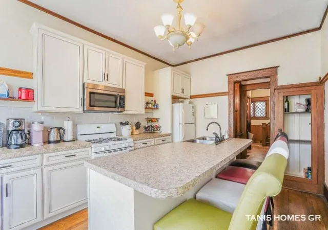 Homes for sale in Grand Rapids, MI | 201 Lafayette Ave, Grand Rapids, MI 49503 | MLS# 70525921