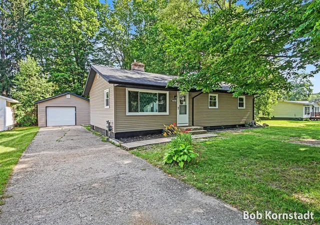 Homes for sale in Wayland, MI | 516 W Elm St, Wayland, MI 49348 | MLS# 70543582
