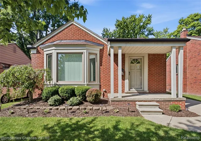 Photo 2 of Sale Pending at 1532 Cheltenham Rd, Birmingham, MI 48009 | MLS# 61009192 | Listing updated on 2026-07-25