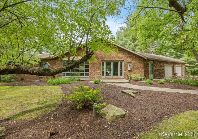 Homes for sale in Grand Rapids, MI | 7710 Cascade Pines Dr, Grand Rapids, MI 49546 | MLS# 70539593