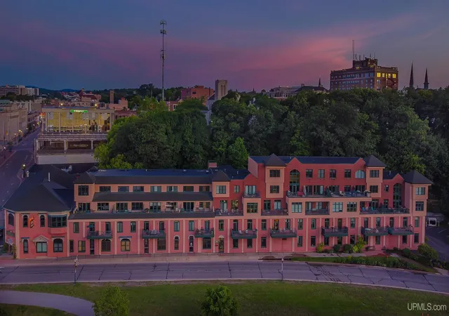 Listing Photo 4 - Condo for sale in building located at 103 N Lakeshore Blvd, Marquette, MI 49855