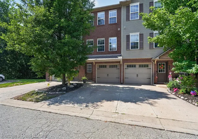 Homes for sale in Howell, MI | 1617 Red Hickory Ct, Howell, MI 48855 | MLS# 61009427