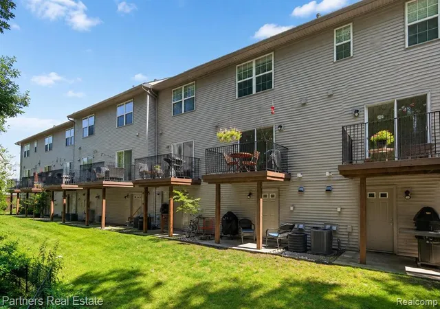 Homes for sale in Howell, MI | 1617 Red Hickory Ct, Howell, MI 48855 | MLS# 61009427