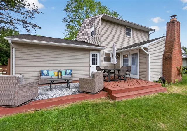 Photo 1 of Sale Pending at 3324 Blue Ln, Jackson, MI 49203 | MLS# 70539031 | Listing updated on 2026-08-27