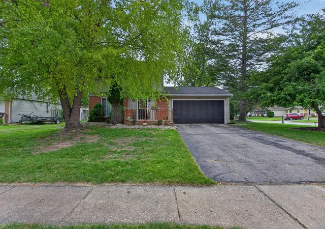 Photo 2 of Sale Pending at 3324 Blue Ln, Jackson, MI 49203 | MLS# 70539031 | Listing updated on 2026-08-27