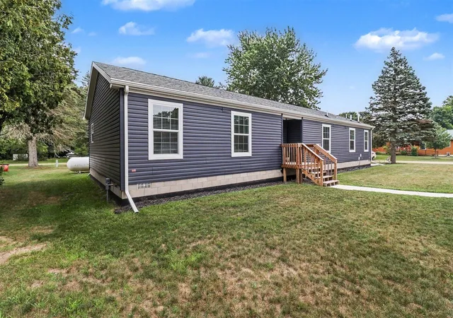 Photo 2 of Single family home for sale at 5957 E Frd Lake Dr, Fountain, MI 49410 | MLS# 70547326 | Listing updated on 2026-08-14
