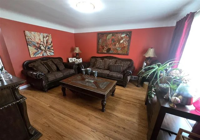 3rd image of 6828 Iowa St, Hamtramck, MI 48212 | MLS# 70542702