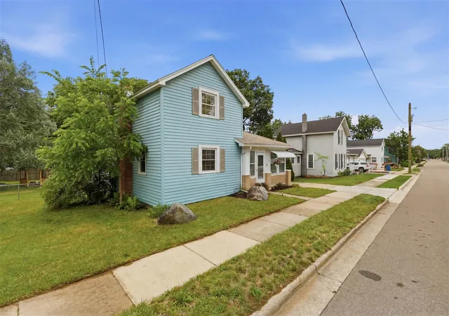 Homes for sale in Lowell, MI | 419 N Monroe St, Lowell, MI 49331 | MLS# 70539770
