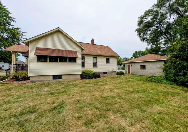 Photo 2 of Single family home for sale at 1205 Wilson St, Bay City, MI 48708 | MLS# 50220251 | Listing updated on 2026-09-01