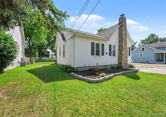 Homes for sale in Sterling Heights, MI | 8215 Clinton River Rd, Sterling Heights, MI 48314 | MLS# 61006184