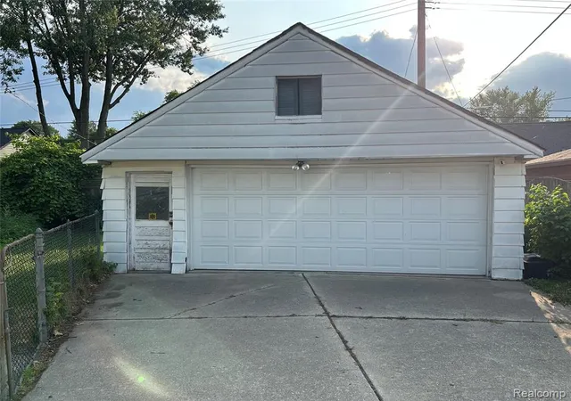 Photo 4 of Sale Pending at 26537 Palmer Blvd, Madison Heights, MI 48071 | MLS# 61018813 | Listing updated on 2026-08-23