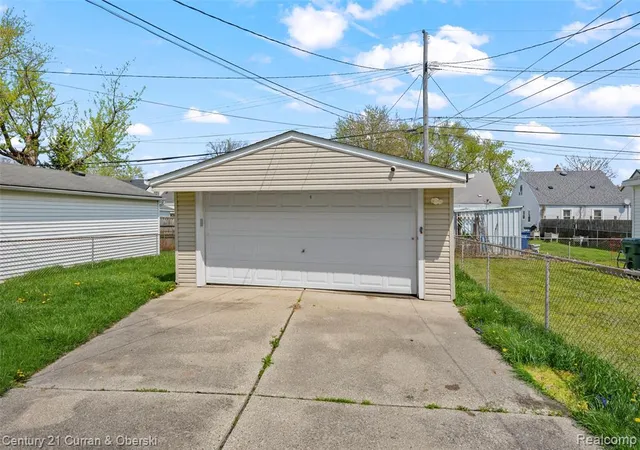 Homes for sale in Lincoln Park, MI | 2324 Minnie St, Lincoln Park, MI 48146 | MLS# 60991635