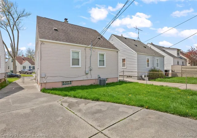 Homes for sale in Lincoln Park, MI | 2324 Minnie St, Lincoln Park, MI 48146 | MLS# 60991635