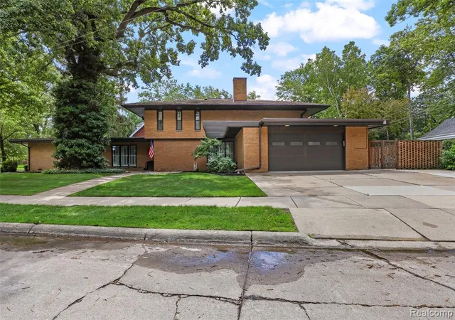 Homes for sale in Royal Oak, MI | 1427 Vinsetta Blvd, Royal Oak, MI 48067 | MLS# 61005078