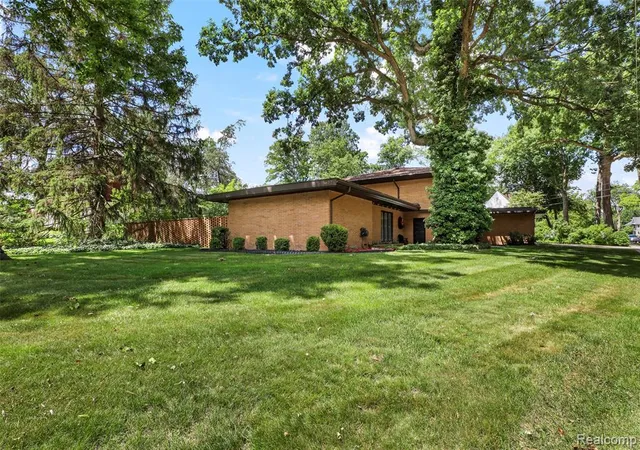 Homes for sale in Royal Oak, MI | 1427 Vinsetta Blvd, Royal Oak, MI 48067 | MLS# 61005078
