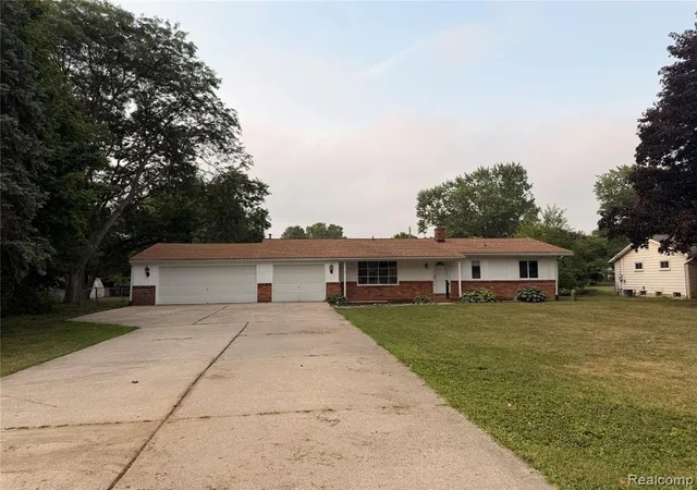 Photo 1 of Single family home for sale at 5347 Mapletree Dr, Flint, MI 48532 | MLS# 61021244 | Listing updated on 2026-10-12