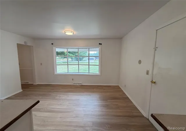Photo 4 of Single family home for sale at 5347 Mapletree Dr, Flint, MI 48532 | MLS# 61021244 | Listing updated on 2026-10-12