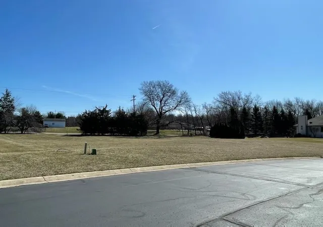 Photo 3 of Sale Pending at 4 Coronado Dr, Jackson, MI 49201 | MLS# 70520912 | Listing updated on 2026-08-13