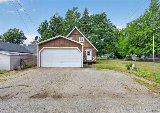 3rd image of 4235 Lake Grove Ct, White Lake, MI 48383 | MLS# 61020422