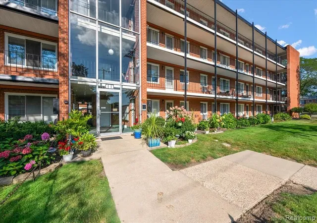 Photo 2 of Condo for sale at 2820 Woodslee Dr #308, Royal Oak, MI 48073 4401 | MLS# 61025583 | Listing updated on 2026-09-08