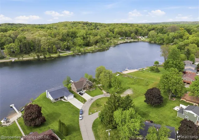3rd image of 6672 Seth Ct, Clarkston, MI 48348 | MLS# 60997328