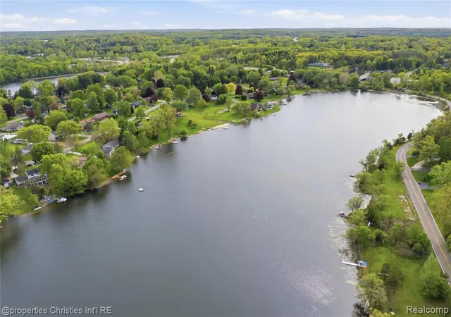 4th image of 6672 Seth Ct, Clarkston, MI 48348 | MLS# 60997328