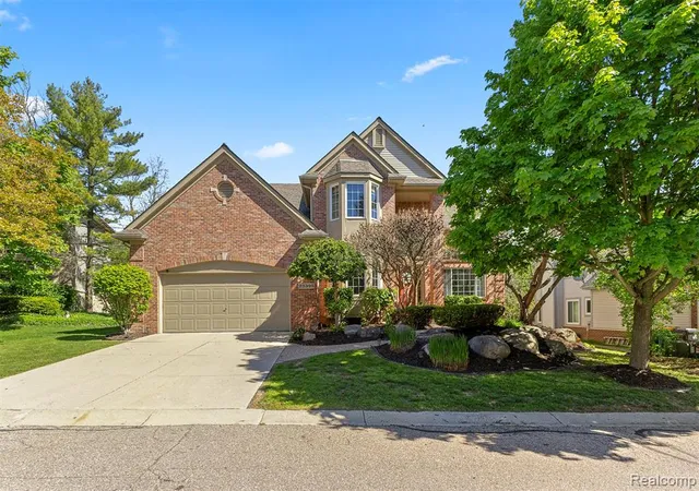 Photo 1 of Sale Pending at 23395 Mission Ln, Farmington, MI 48335 3111 | MLS# 61022888 | Listing updated on 2026-09-08