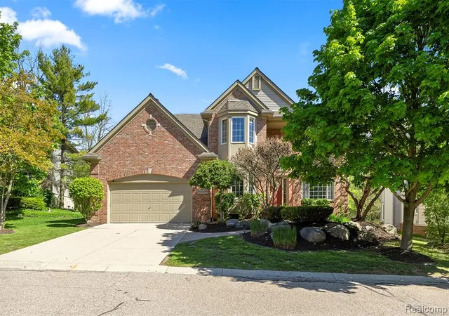 Photo 3 of Sale Pending at 23395 Mission Ln, Farmington, MI 48335 3111 | MLS# 61022888 | Listing updated on 2026-09-08